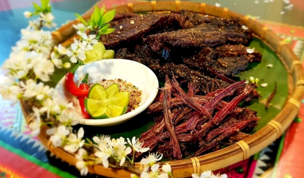Thick cuts of smoked buffalo served with chili paste – perfect with a glass of wine or beer